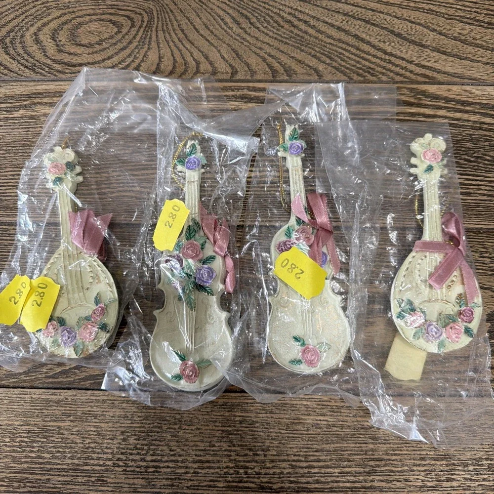4 VTG Ceramic Guitar Ornaments New Old Stock Rose Gorgeous! Made In Taiwan